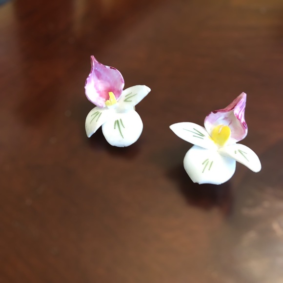 Flower Light Weight Women's Pink/White Clip On Earrings Made in England - Picture 7 of 7